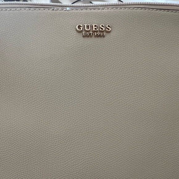 GUESS SET - Picture 9 of 15